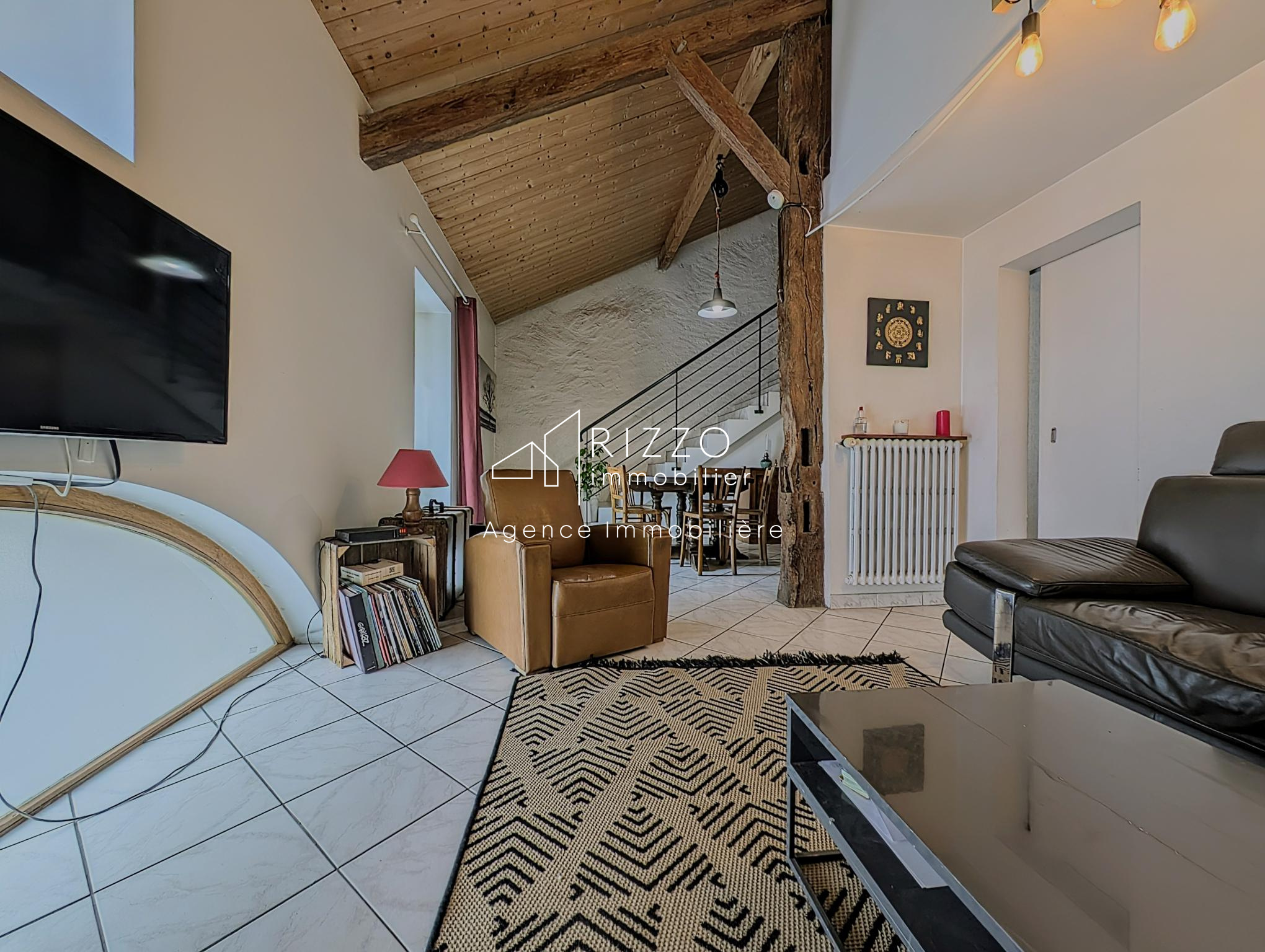 A VENDRE - CORPS DE FERME RENOVE EN 2 APPARTEMENTS - 112.50m2 - CESSY