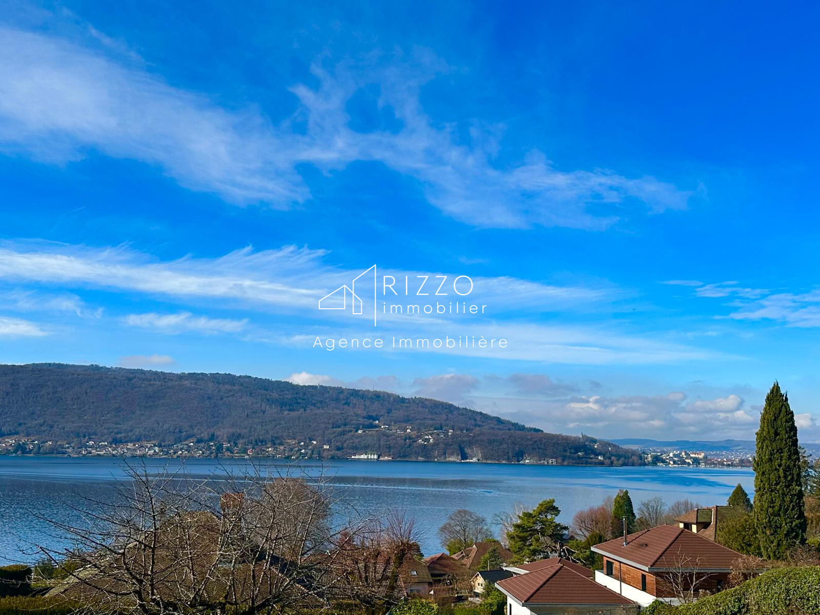 Appartement refait à neuf avec grande terrasse vue lac !!!