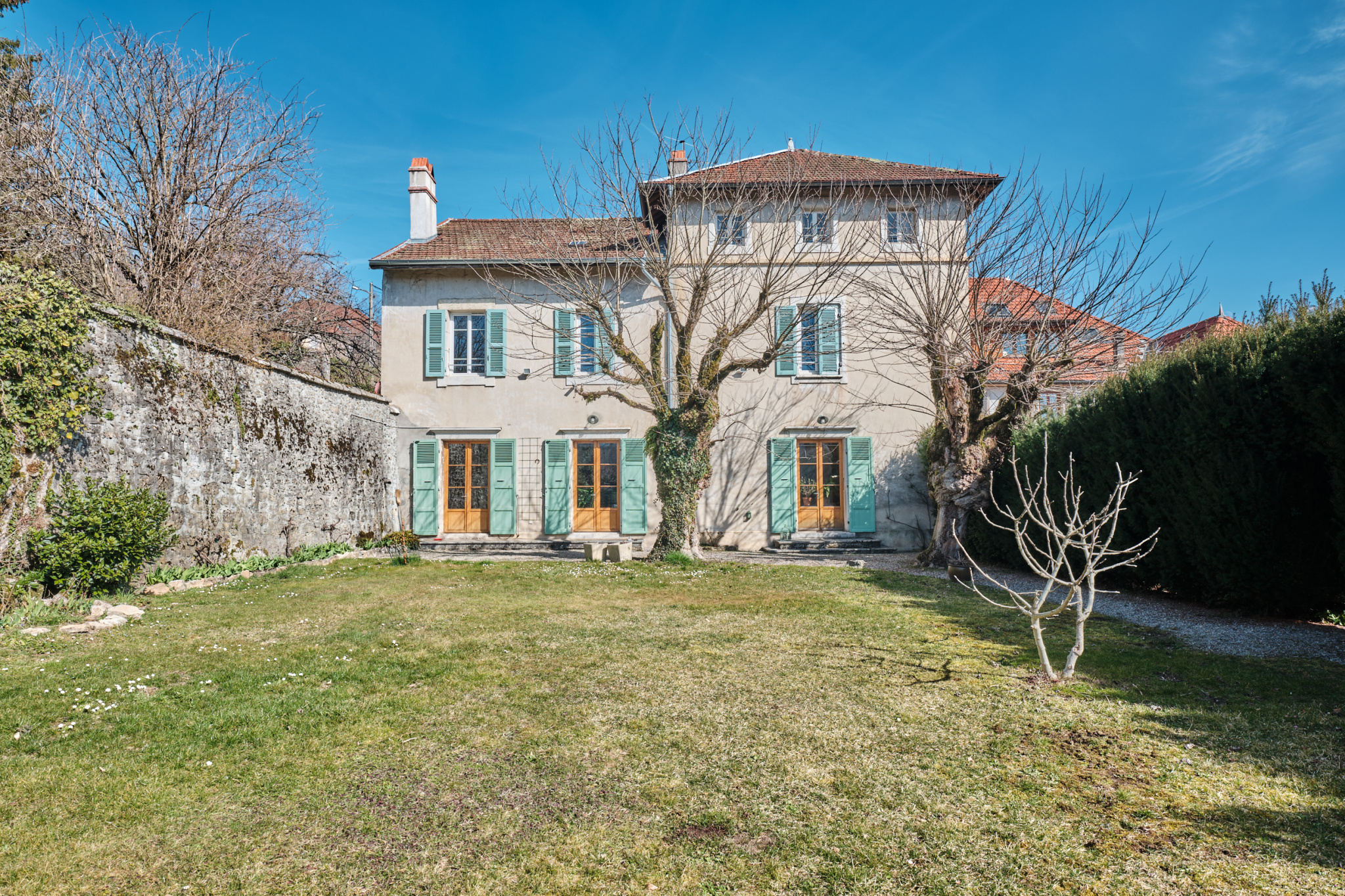 &#192; Vendre : Ensemble Immobilier de 10 Pi&#232;ces   Cachet Rare &amp; Volumes Exceptionnels