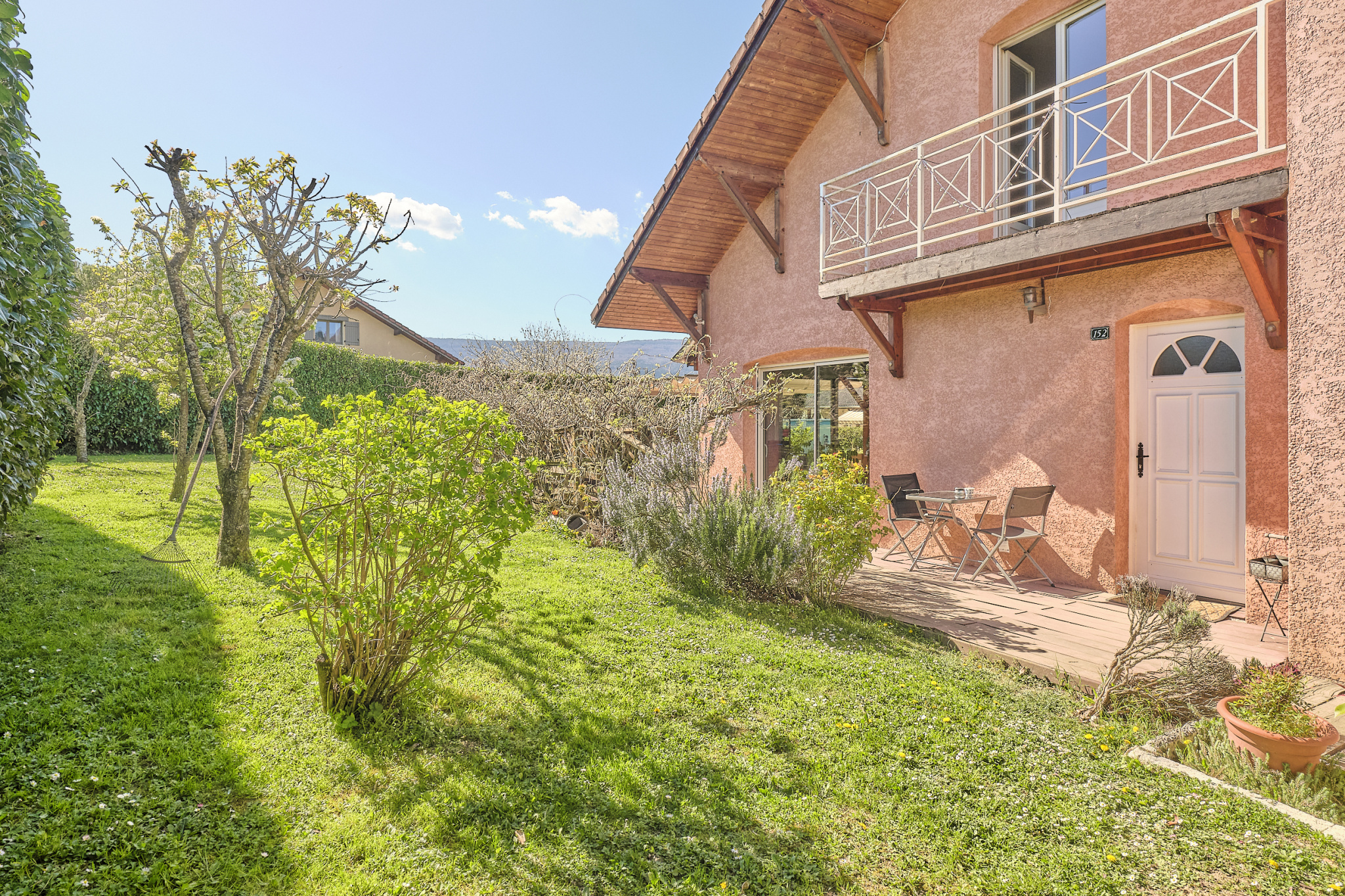 À vendre   Superbe villa avec terrain plat et très beau cadre à Éloise