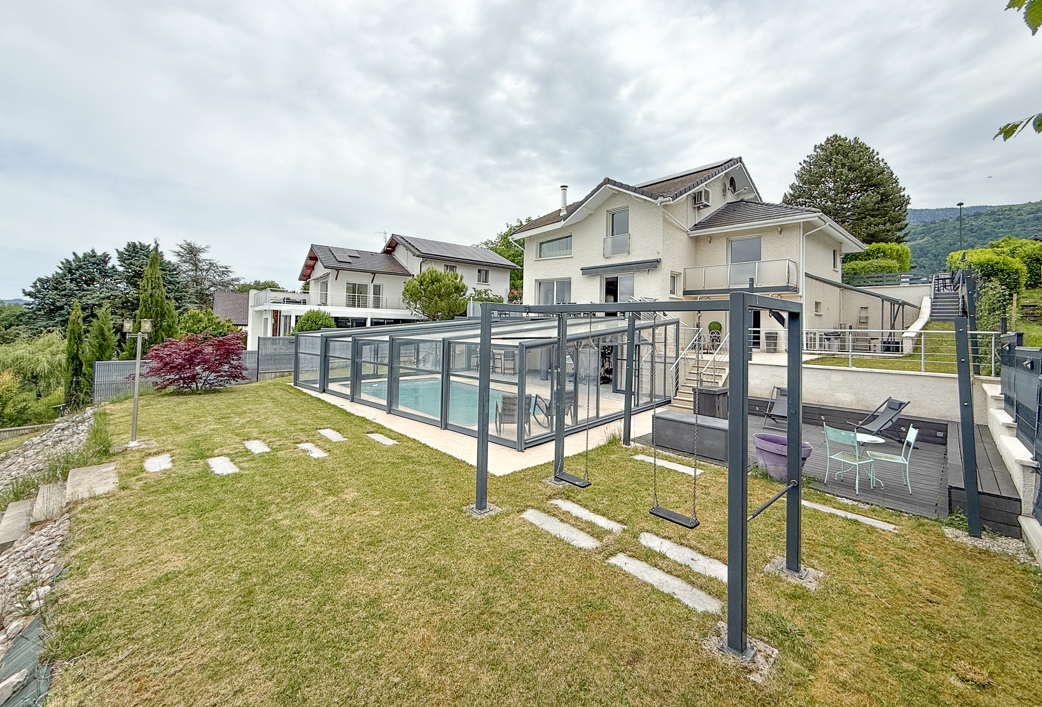 Investissement d&#39;Exception à St Cergues : Villa Prestige de 242 m2 avec Fort Potentiel