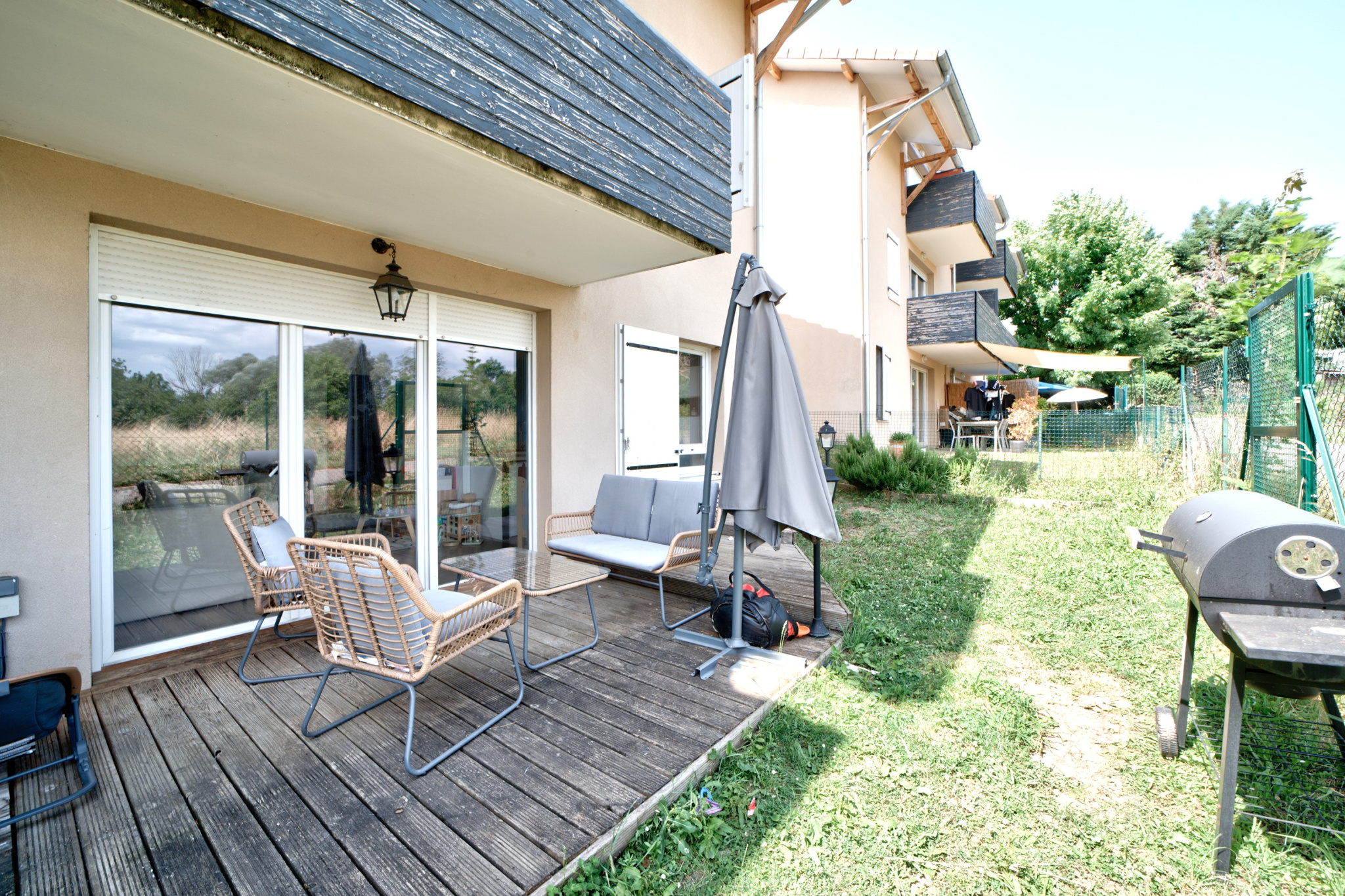 Péron, T2 en rez-de-jardin avec jardin privatif, vue dégagée et 2 parkings en sous-sol