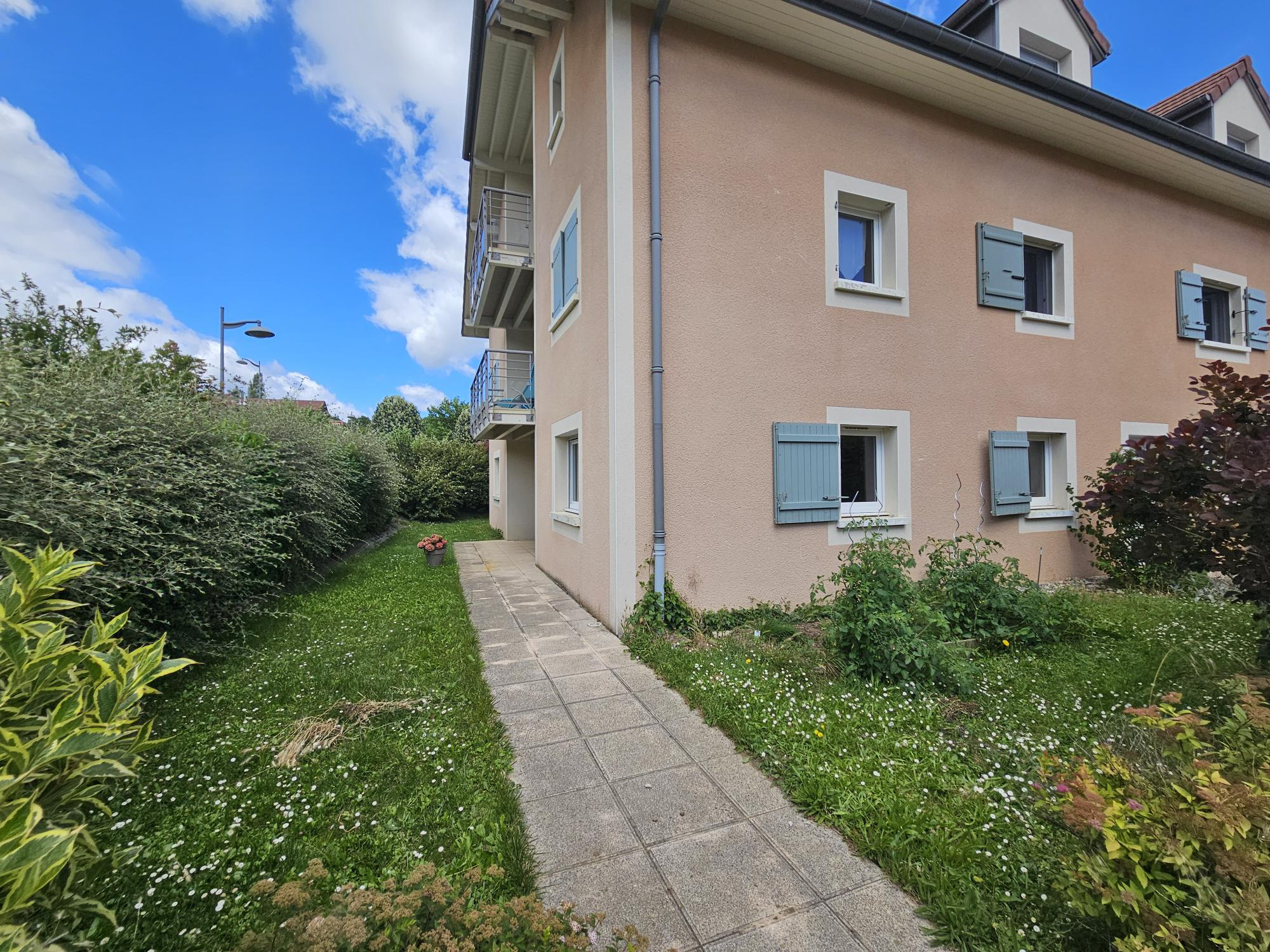 Peron, T3 de 76m2 avec terrasse/jardin 103m2, cave et 2 parkings